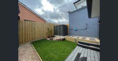 Meticulously designed town residence - Photo 4