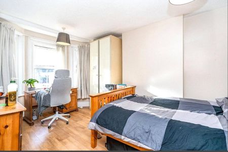 5 bedroom detached house to rent - Photo 4