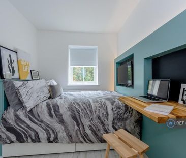 1 bedroom in a house share to rent - Photo 3