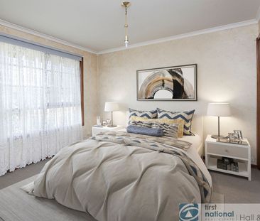 A CLASSICAL FAMILY HOME - Photo 5