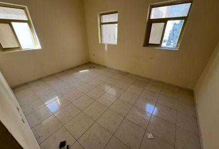 One-bedroom apartment with central air conditionin - Photo 4