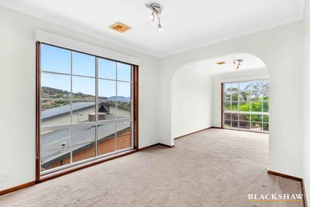 Spacious living with Solar - Photo 3