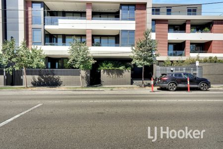 An Exclusive Boutique Apartment Filled with Natural Light and Space - Photo 5