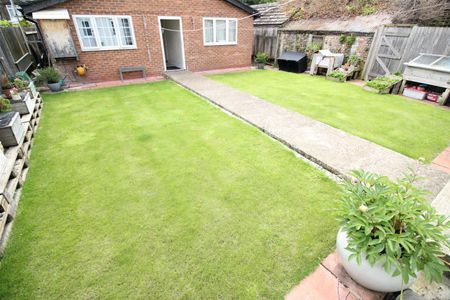 Hanworth Road, Hounslow - Photo 3