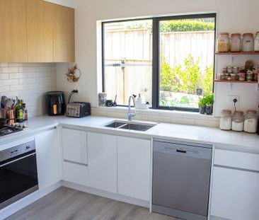 Modern 3 Bed Townhouse in Massey! - Photo 6