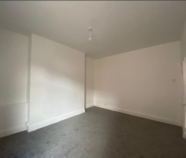 2 bedroom ground floor flat to rent - Photo 1