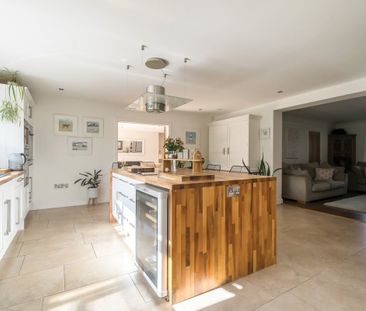 4 bedroom detached house to rent - Photo 4