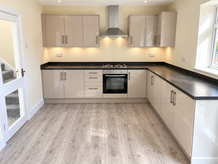 3 bedroom terraced house to rent - Photo 5