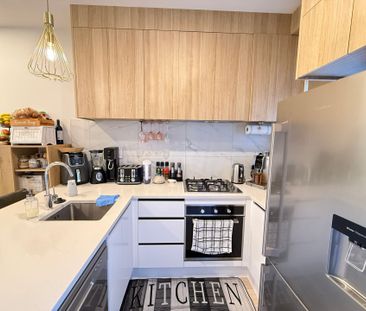 Modern 3-Bedroom Townhouse - Photo 5
