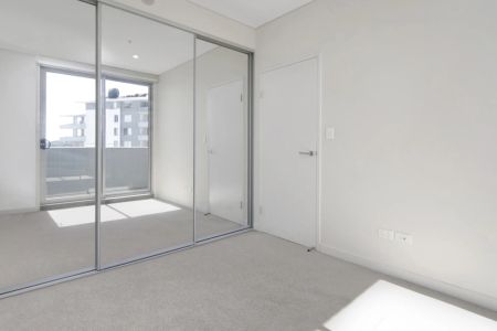 Immaculate and Convenient Two Bedroom Apartment - Photo 3