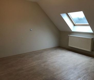 Gezellige halfopen woning met 3 slaapkamers, veranda en carport in ... - Foto 4