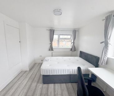 Room in a Shared House, Stothard Road, BS7 - Photo 6