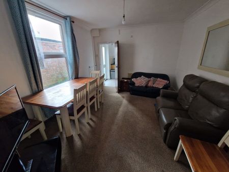 6 Bed Student Accommodation - Photo 4