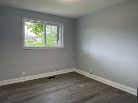 For Lease - 263 Hullmar Drive, Toronto, Ontario - Photo 3