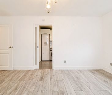 1-Bed Ground Floor Flat | 15 Min Walk to Elizabeth Line | Parking | - Photo 2