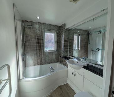 Cwrt Afon Lliedi, Llanelli - Photo 2