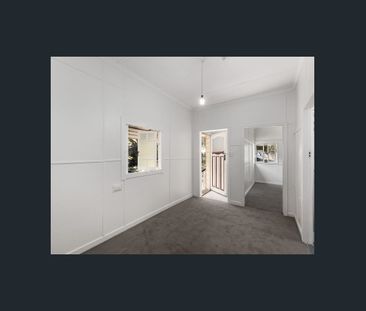 Charming Leafy Cottage in Prime Taringa Location - Photo 6