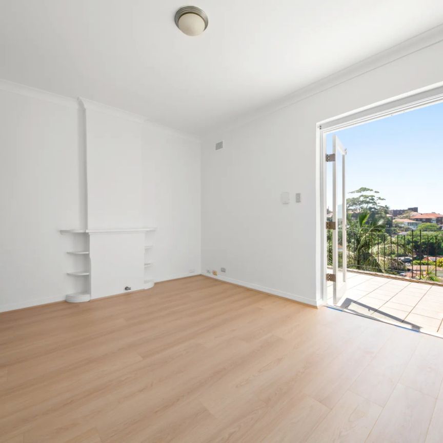 Newly Renovated Coastal Apartment in the Heart of Coogee 4/103 Carrington Road, Coogee NSW 2034 - Photo 1