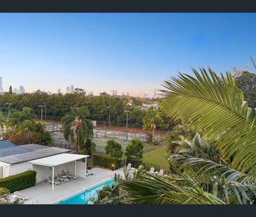 32/11 Fairway Drive, Clear Island Waters, Qld 4226 - Photo 3