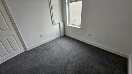 2 bed Terraced - To Let - Photo 5
