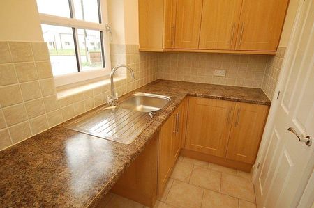 3 bedroom semi-detached house to rent - Photo 5