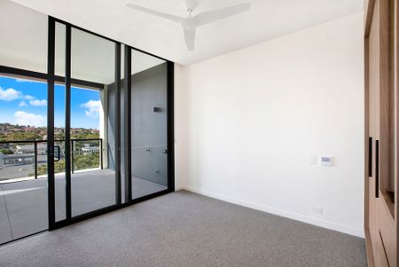 Stylish Two Bedroom Apartment with Beautiful Outlook - Photo 2