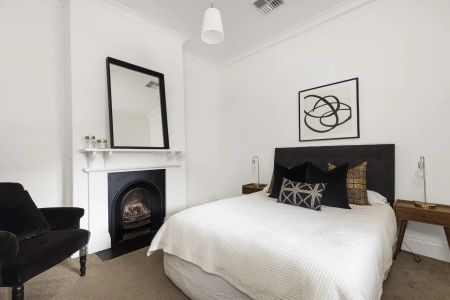 Charming and Convenient Two Bedroom Stone Cottage Close to the City - Photo 3