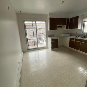 Spacious 3 ½ Ahuntsic - Photo 2