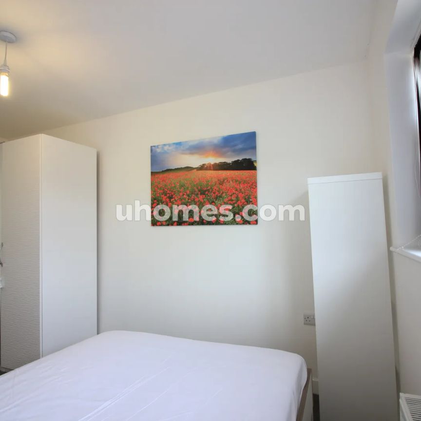 Studio 2 - Photo 1
