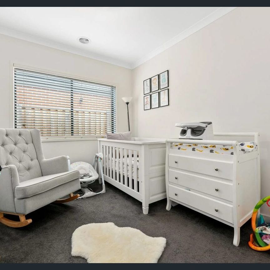 Modern Family Home in Prime Point Cook Location - Photo 1