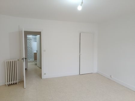 Location Appartement 1 pièce 38m² ORLEANS 45000 - Photo 2