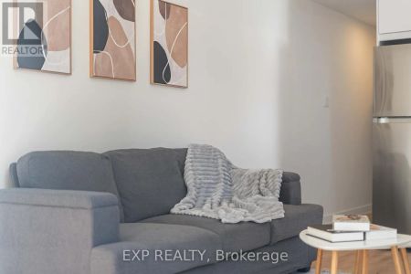 844 CONNAUGHT AVENUE - Photo 2