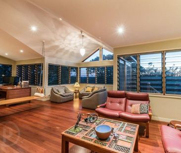 Highgate Hill - Photo 1