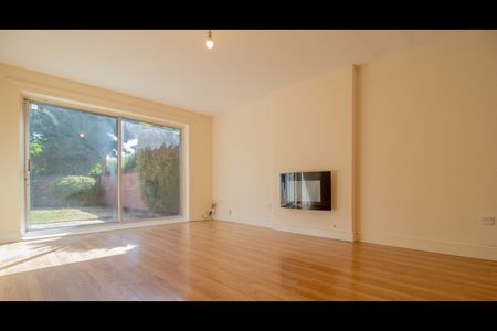 2 Bed Semi-Detached House, The Meadows, NG2 - Photo 4