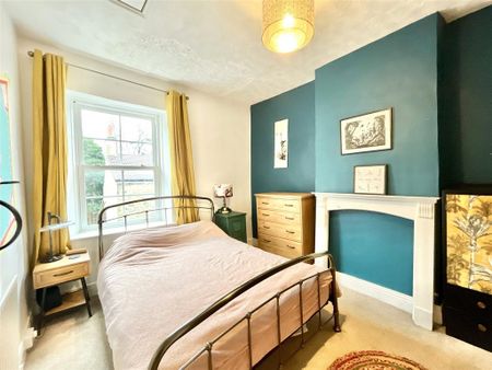 2 bedroom end of terrace house to rent - Photo 3