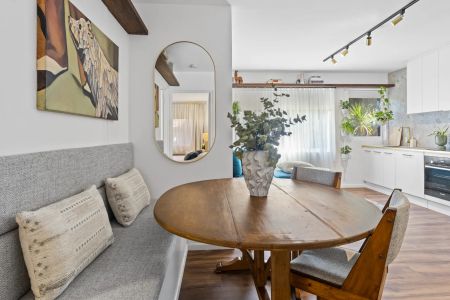 Renovated two bedroom in prime location - Photo 4