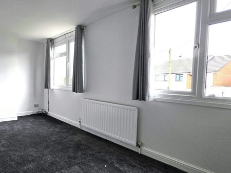 Semi-detached house to rent on - Photo 3