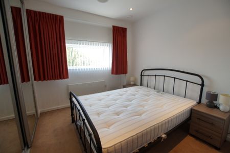 2 bedroom Apartment to let - Photo 4