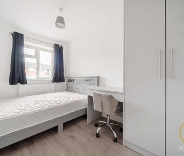 1 bedroom in a house share to rent - Photo 2