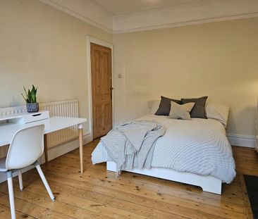 4 bedroom semi-detached house to rent - Photo 6