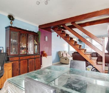 3 bed semi-detached house to rent in Elmhurst Road, Langley, SL3 - Photo 2