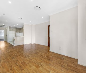$780 per week / $3,120 Bond - Photo 3