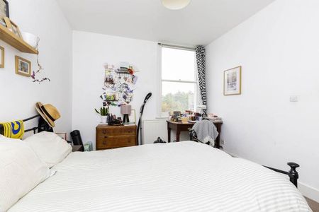 Spacious modern 1 bedroom property in a beautiful conversion in Hackney - Photo 5