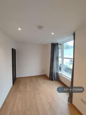 4 bedroom terraced house to rent - Photo 1