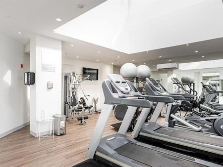 285 Boul. Hymus - Photo 3