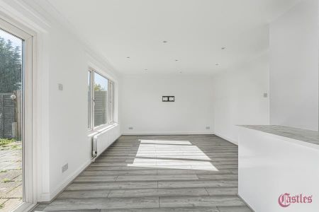 3 bedroom terraced house to rent - Photo 2