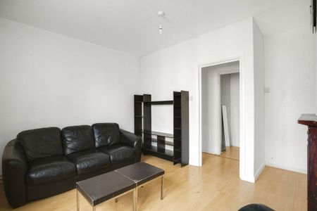 3 bedroom flat to rent - Photo 2