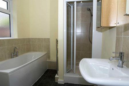 2 bedroom ground floor flat to rent - Photo 4