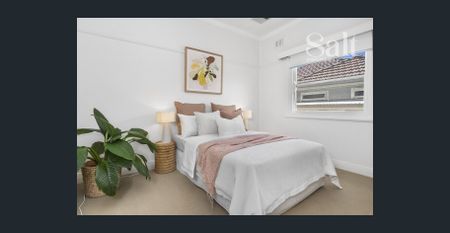 Move in ready with two garages - 6 month lease - Photo 5