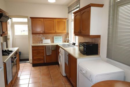 1 bedroom in a house share to rent - Photo 2